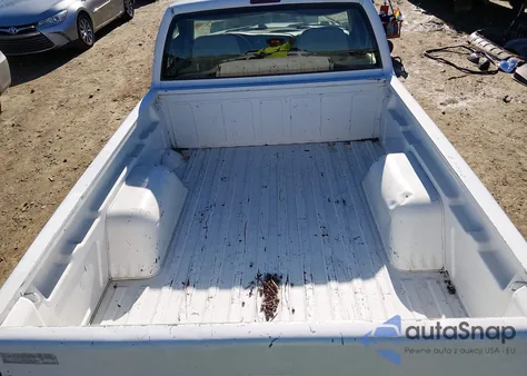 2002 Chevrolet S-10 z USA, uszkodzony, nr VIN 1GCCS145428255936